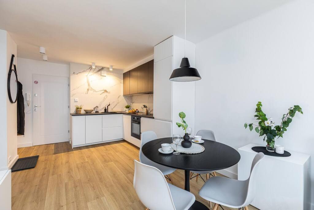Superapart Jana Pawla Ii, 302 Cozy Urban Retreat, Perfect For Couples