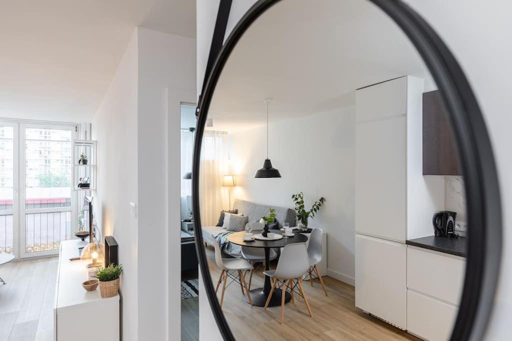 Superapart Jana Pawla Ii, 302 Cozy Urban Retreat, Perfect For Couples Apartment