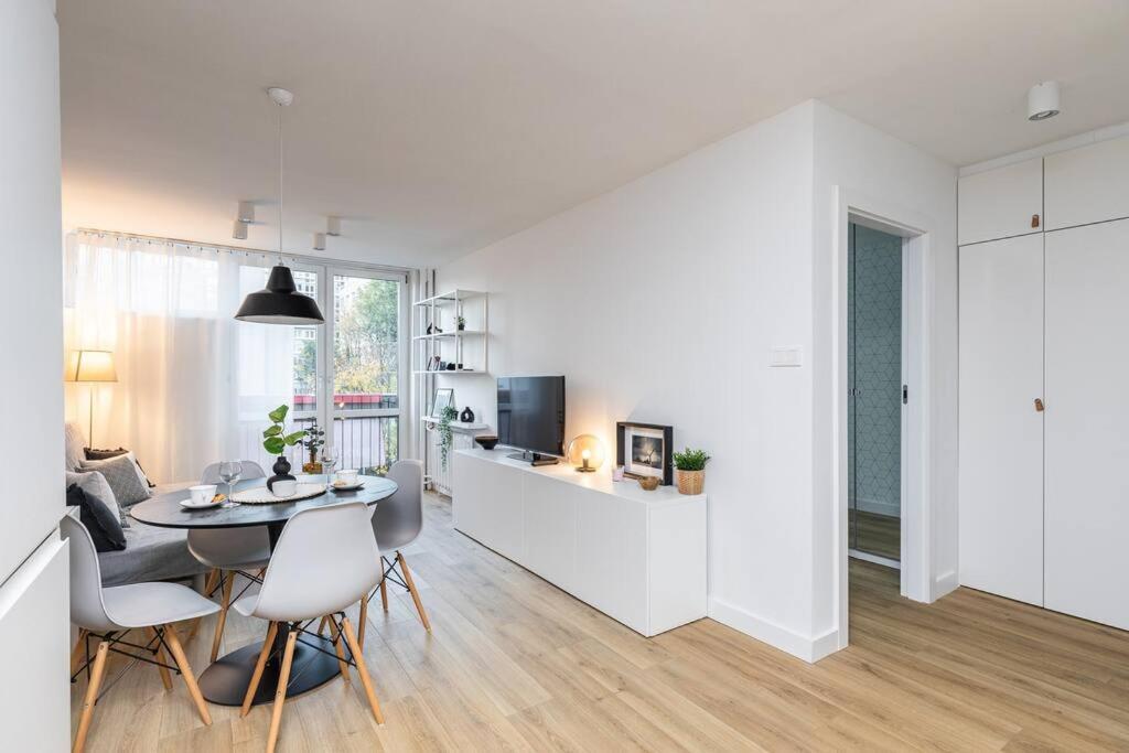 Apartment Superapart Jana Pawla Ii, 302 Cozy Urban Retreat, Perfect For Couples Warsaw
